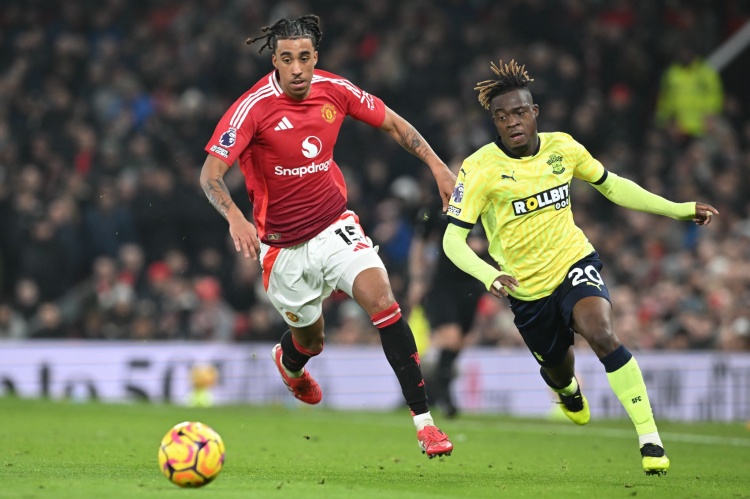 pg电子手机版-费迪南德：约罗的上限很高，他会成为顶级中卫的